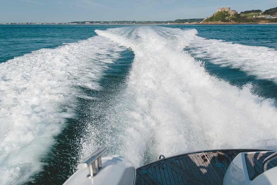 Speed boat white wash