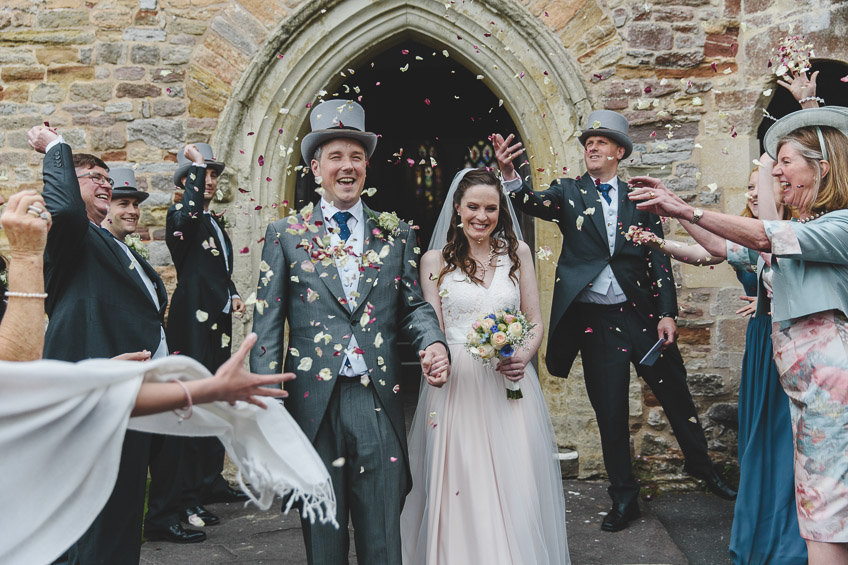 bride and groom confetti throw